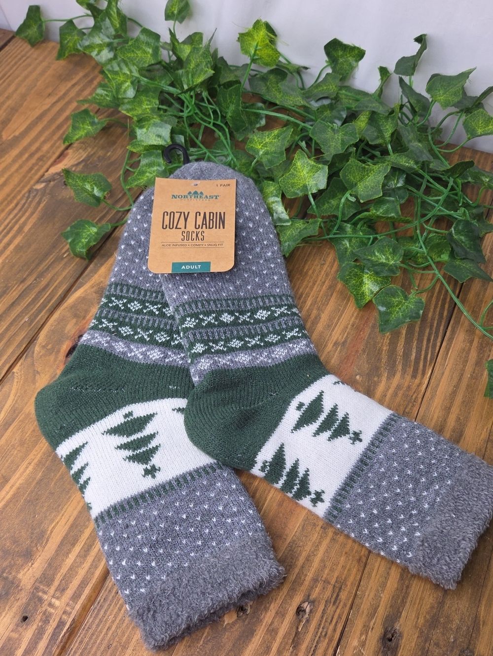 Northeast Outfitters. Adult Cozy Cabin Crew Socks. Size Large. NWT